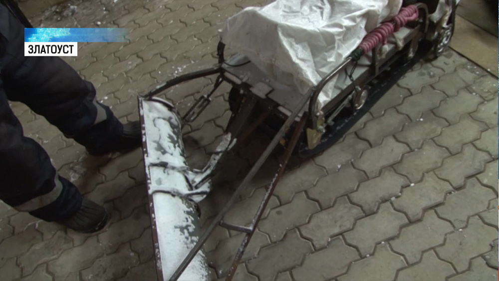 Умелец создал смодельный снегоуборщик