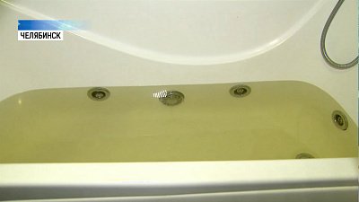 У челябинцев из под крана льется желтая вода