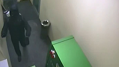 Взломал банкомат на три миллиона рублей