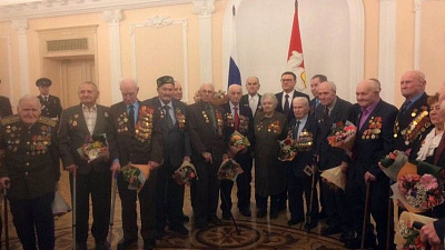 Алексей Текслер вручил ветеранам Великой Отечественной войны медали к 75-летию Победы