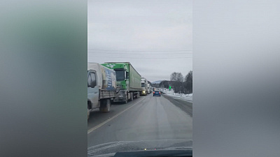 Многокилометровая пробка образовалась на трассе М-5 из-за массового ДТП