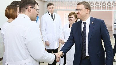 Миллион — молодым ученым. Алексей Текслер пообещал поддержку студентам-медикам