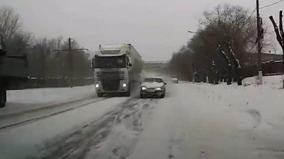 Ушёл от лобового: видео чудесного спасения