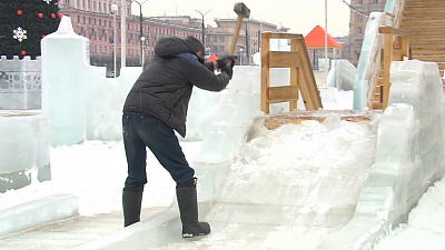 Крушение Ледового городка в центре Челябинска
