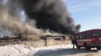 Очевидец рассказал о сильном пожаре на въезде в Челябинск