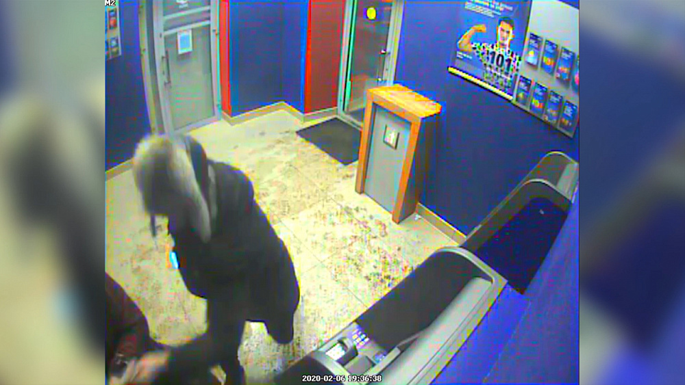 Женщину ограбили прямо в банке