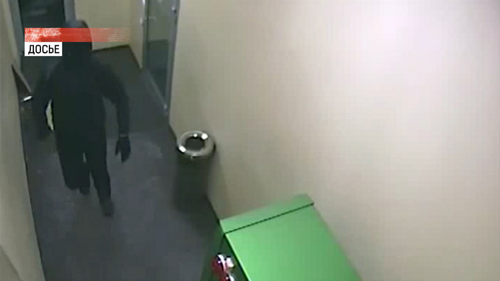 Грабитель, обчистивший банкомат, пошел под суд