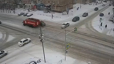 В Миассе легковушка на огромной скорости влетела в столб электропередач