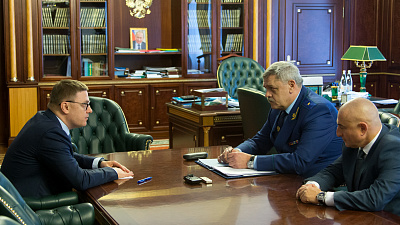 Алексей Текслер лично познакомился с уральским транспортным прокурором