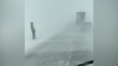 Трассы в Казахстане замело метровым слоем снега