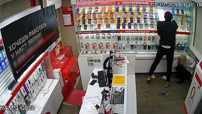 Ограбили салон связи