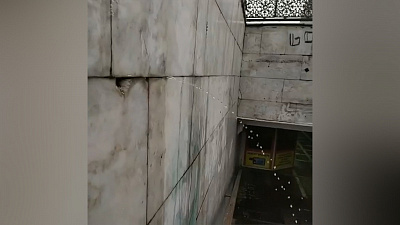 В подземном переходе в центре Челябинска забил родник