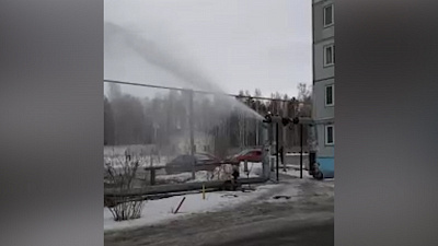 В Чебаркуле бьёт коммунальный фонтан