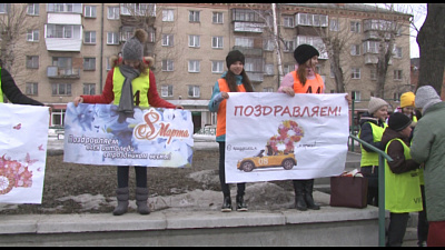 Ученики подарили открытки для автоледи