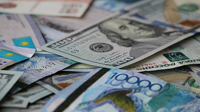 В России курс доллара продолжает расти