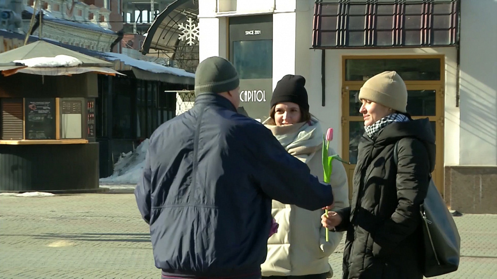 Челябинцы поздравляют с 8 марта