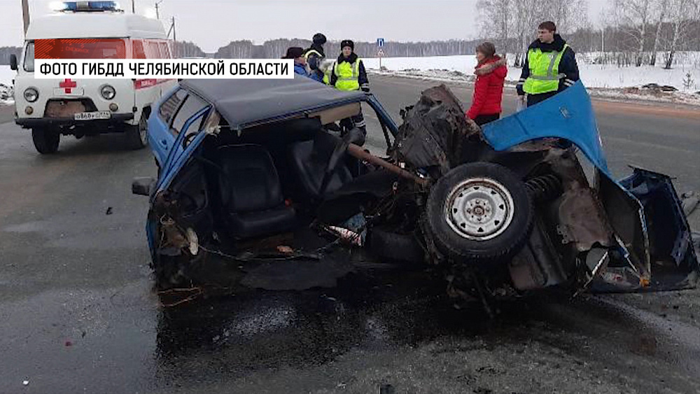 В Красноармейском районе легковушка превратилась в груду металла после ДТП