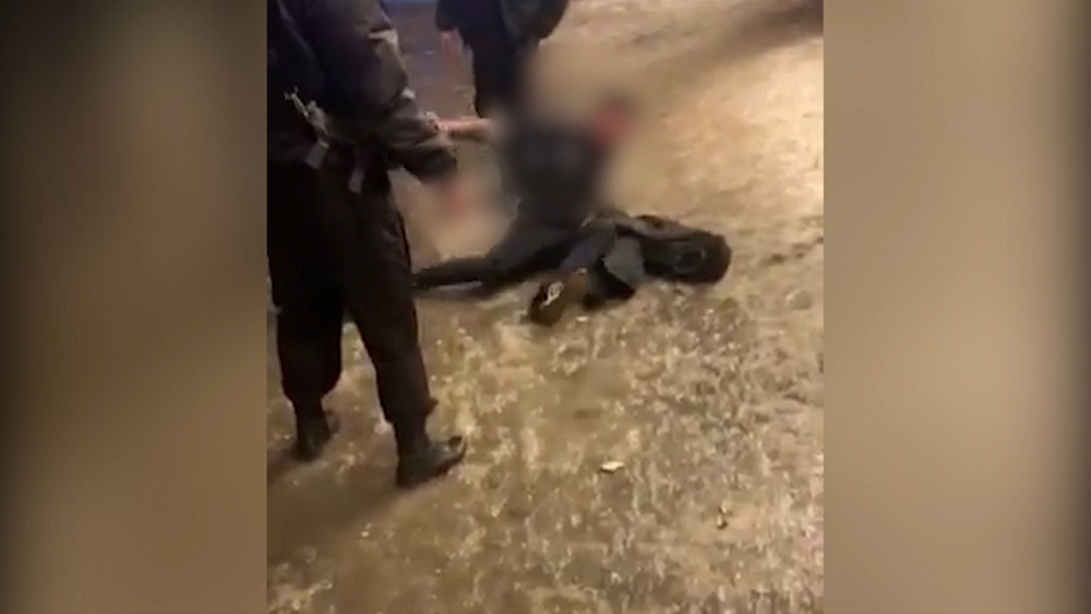 Мужчина с ножом чуть не напал на покупателя в магазине