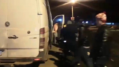 На трассе задержали автобус с иностранцами