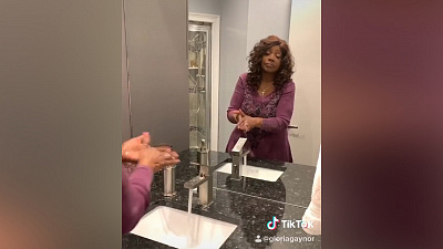 Глория Гейнор призывает мыть руки ради защиты от коронавируса