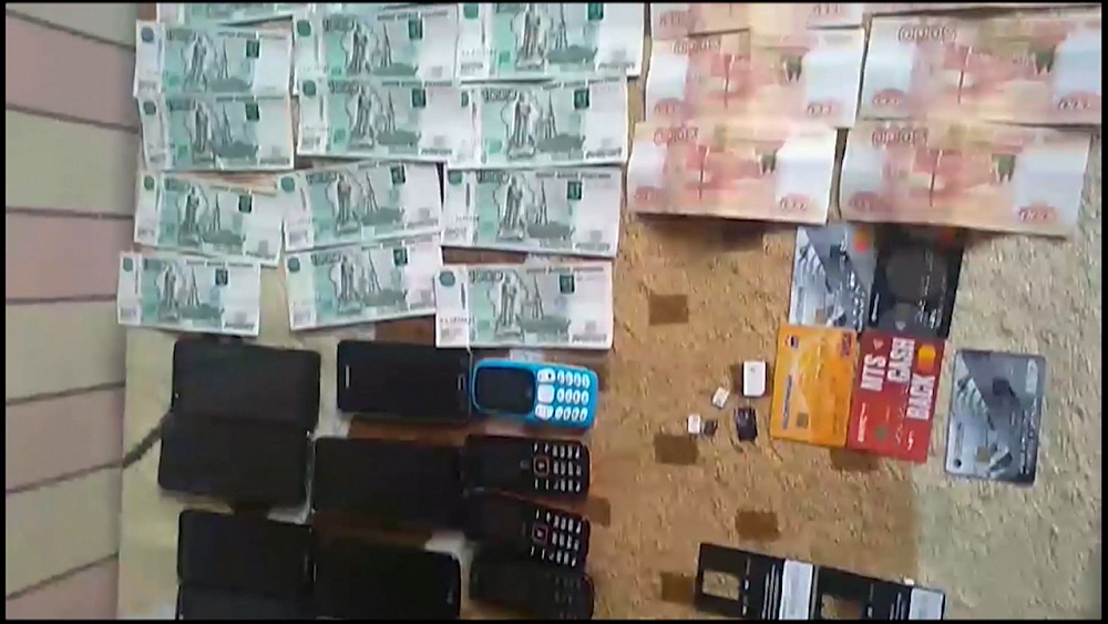 Две женщины обманом похищали деньги с банковских счетов