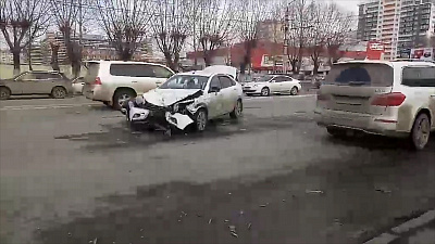 Видео массового ДТП на Братьев Кашириных