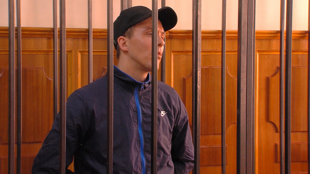 Гость убил хозяйку дома и ее сына