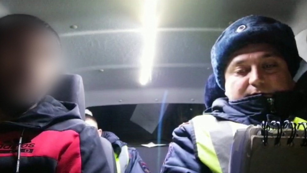 Мужчину арестовали за то, что ездил без страховки