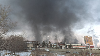 В Миассе загорелся автомобильный завод