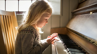 Как привить ребенку любовь к пианино в игровой форме?