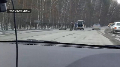 Легковушка столкнулась с мотоциклом