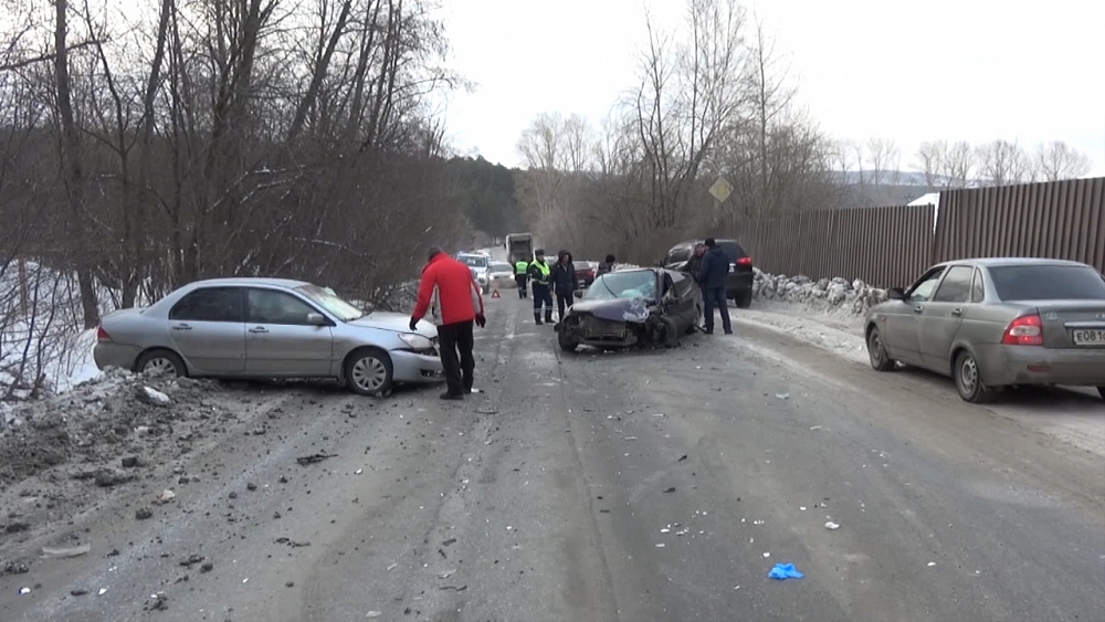 Десять машин столкнулись в Магнитогорске