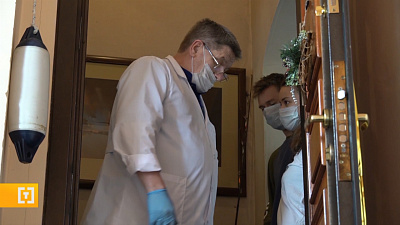 Полицейские контролируют самоизолировавшихся