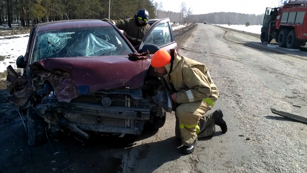 В Челябинске столкнулись три легковых автомобиля