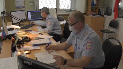 Полицейские приостанавливают прием граждан