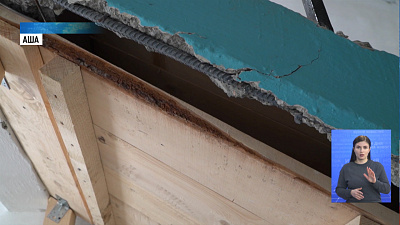 Двигатель лифта пробил лестницу в многоэтажке