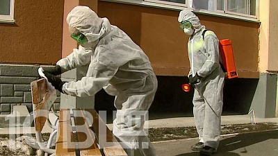 Мой дом — моя крепость: в Челябинске коммунальщики дезинфицируют подъезды и лифты