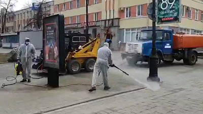 Скульптуры на Кировке приняли душ с дезинфекцией