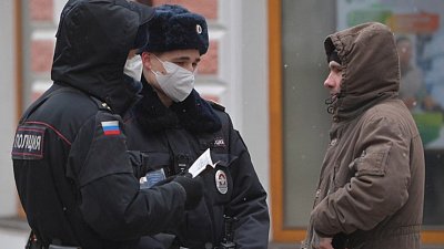 Полицейские просят автолюбителей остаться дома