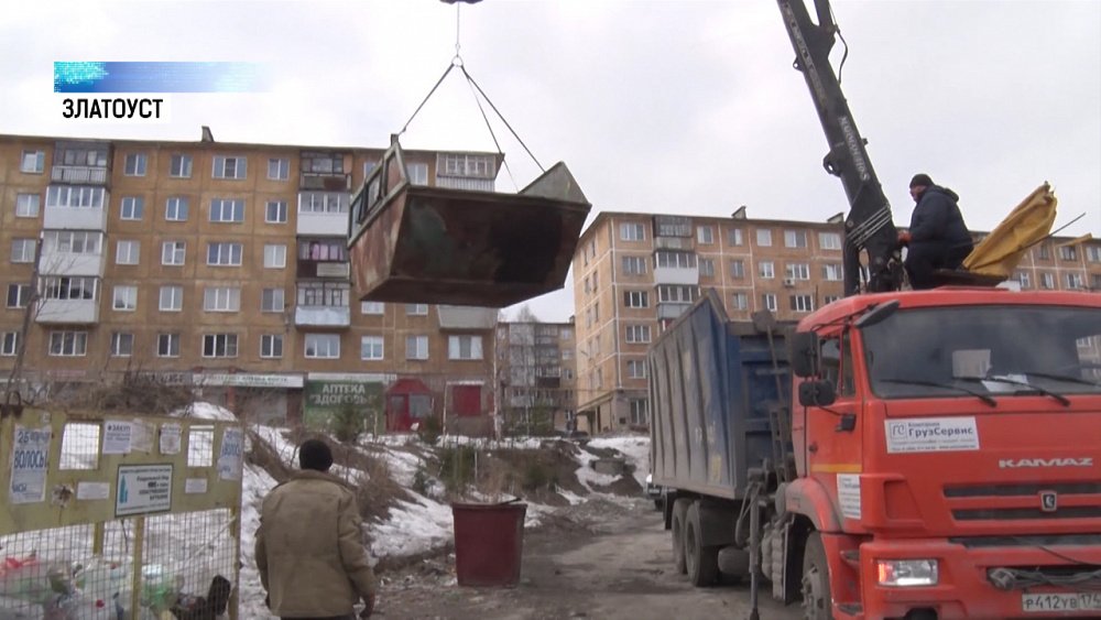 Коммунальщики не справляются с вывозом мусора