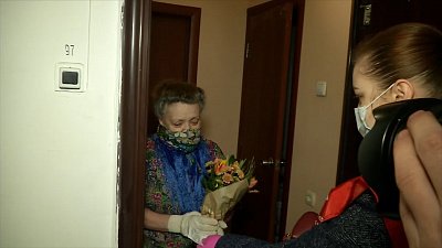 «Волонтеры-медики» доставляют пенсионерам продукты и лекарства