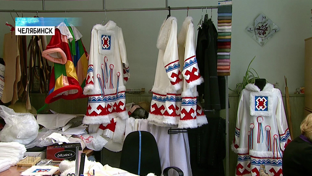 Челябинские костюмеры шьют маски