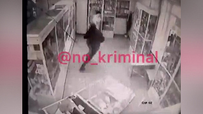 Грабитель напал на аптеку с топором Грабитель напал на аптеку с топором