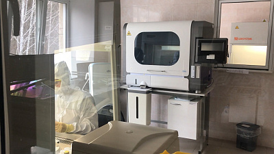 В Златоусте сняли на видео лабораторию, где выявляют коронавирус