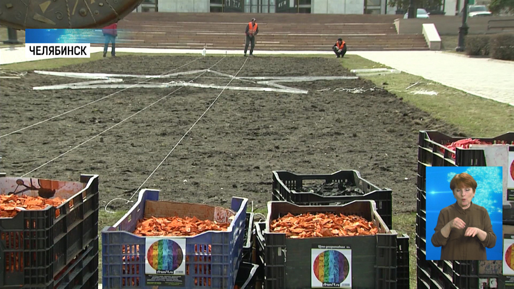 Клумбы украсят разноцветной щепкой