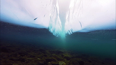 Ледяные разломы Тургояка сняли на видео