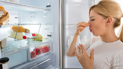 Как избавиться от неприятного запаха в холодильнике подручными средствами