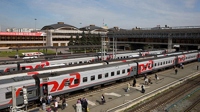 На железнодорожном вокзале Челябинска прибывающим вручают постановления о самоизоляции