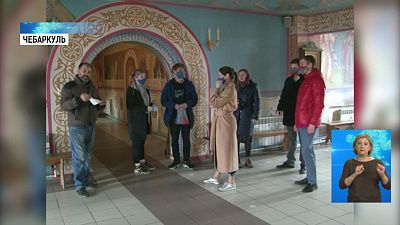 В храме шьют и бесплатно раздают маски