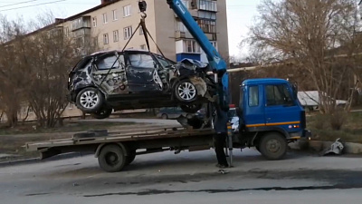 Автомобиль врезался в забор